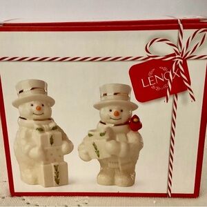 New Lenox Happy Holly Days Snowman Sharing Gifts Salt & Pepper Shakers